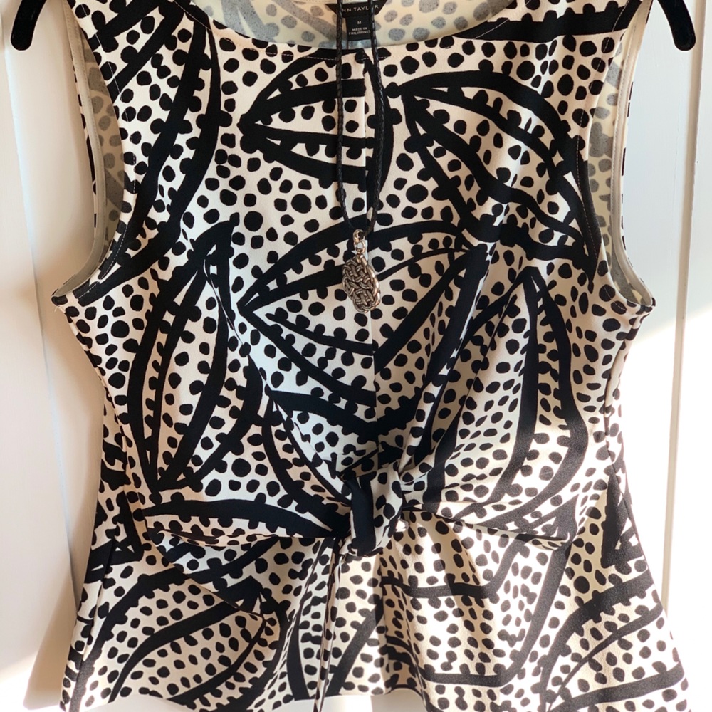 Ann Taylor Black & White Tie-Waist Top, Size Med